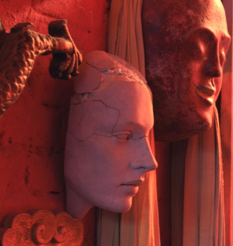 Cracked-skull-in-atelier